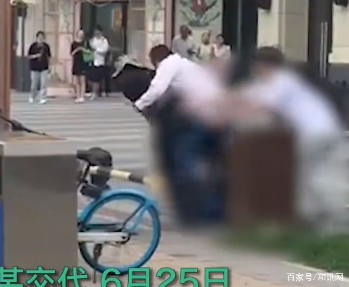 一男子将过路女孩误认为女友女儿持刀报复，被采取刑事强制措施-1.jpg