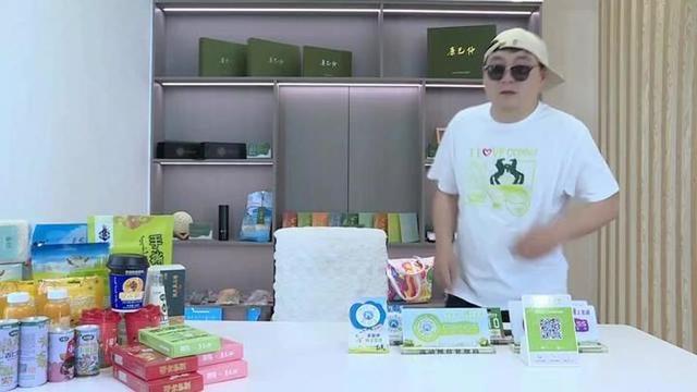 内蒙古一市委副书记在致辞时唱了段rap-2.jpg