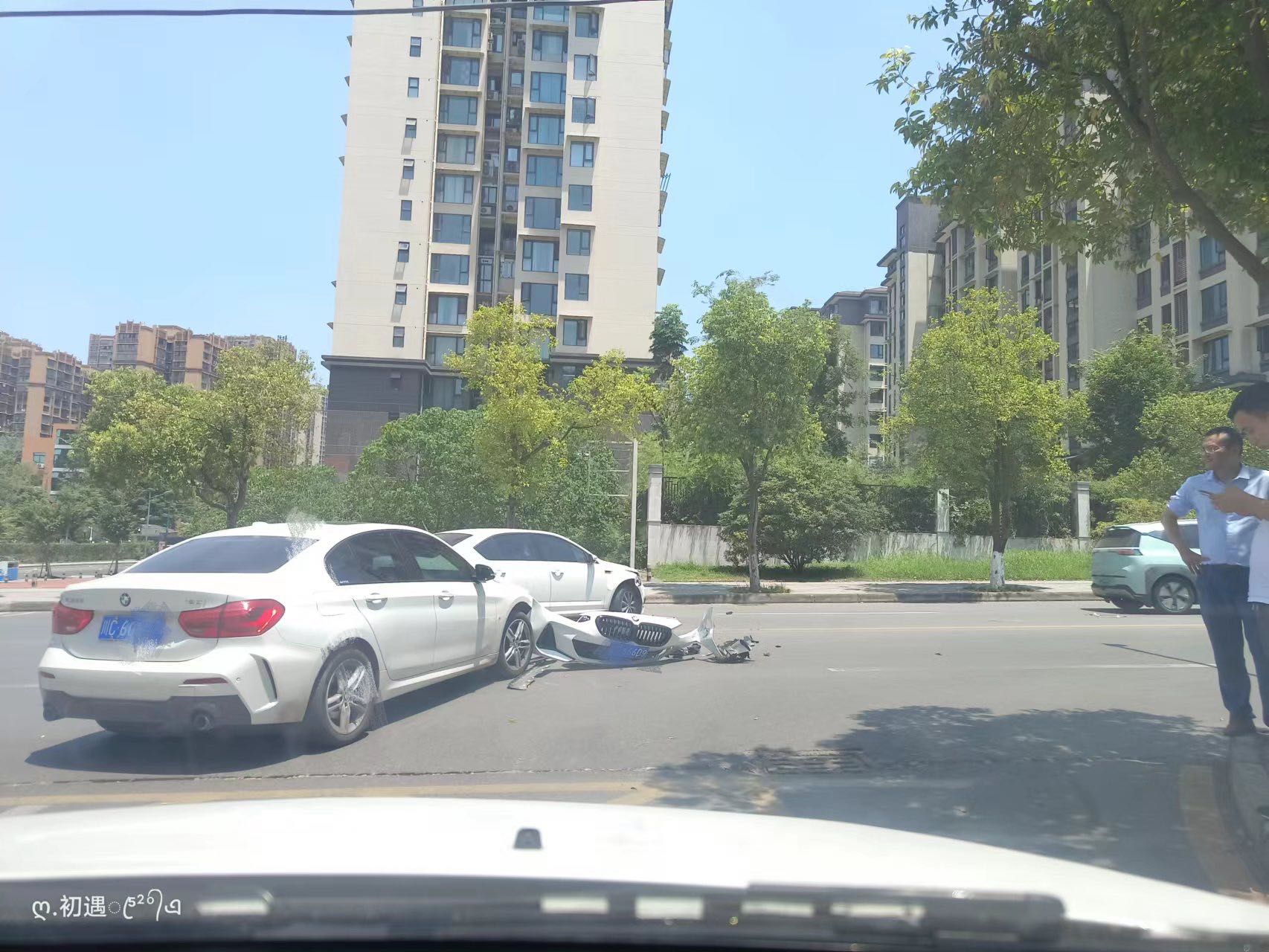 夏天开车慢点 容易出事-1.jpg
