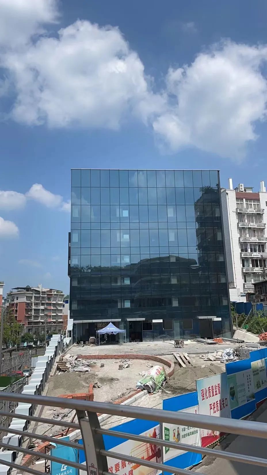 自贡又多一智能停车场，现外立面已经完工！-2.jpg