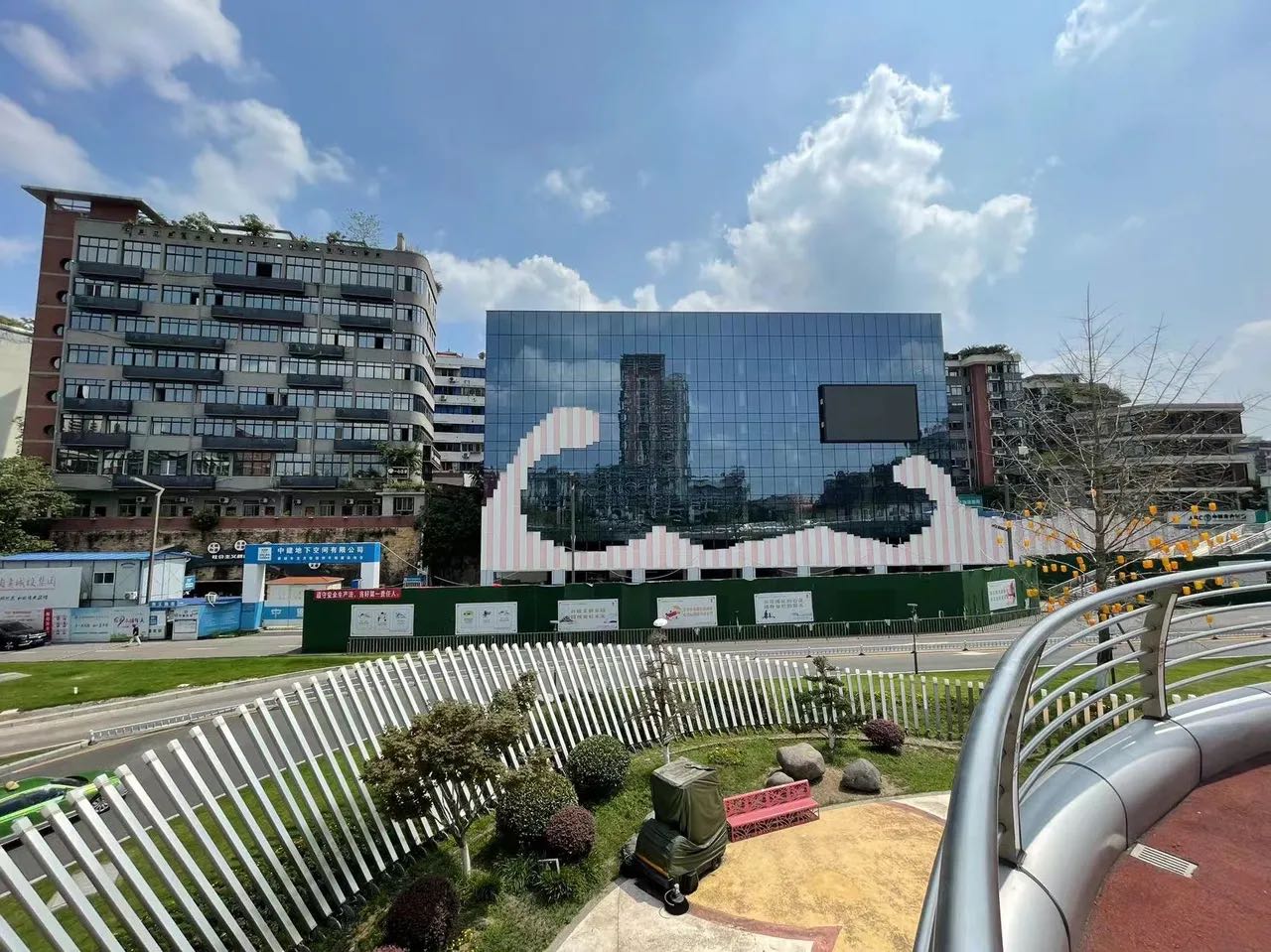 自贡又多一智能停车场，现外立面已经完工！-3.jpg