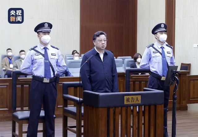 操纵证券市场、非法持有枪支！公安部原副部长孙力军案一审开庭，涉案金额6.46亿。-1.jpg