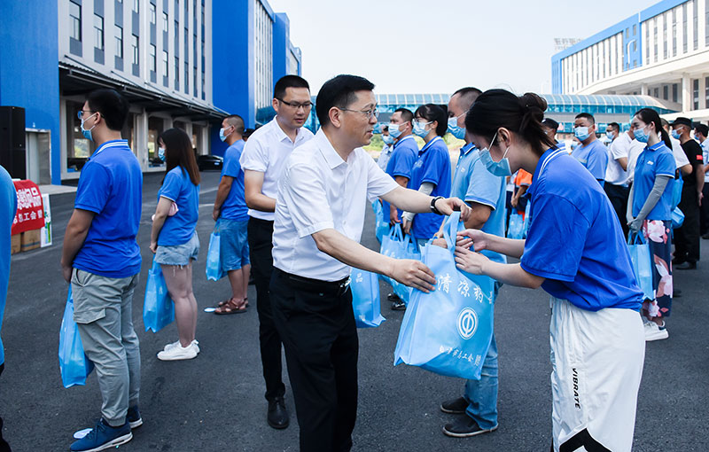 自贡市总工会2022年夏季“送清凉”活动正式启动-3.jpg