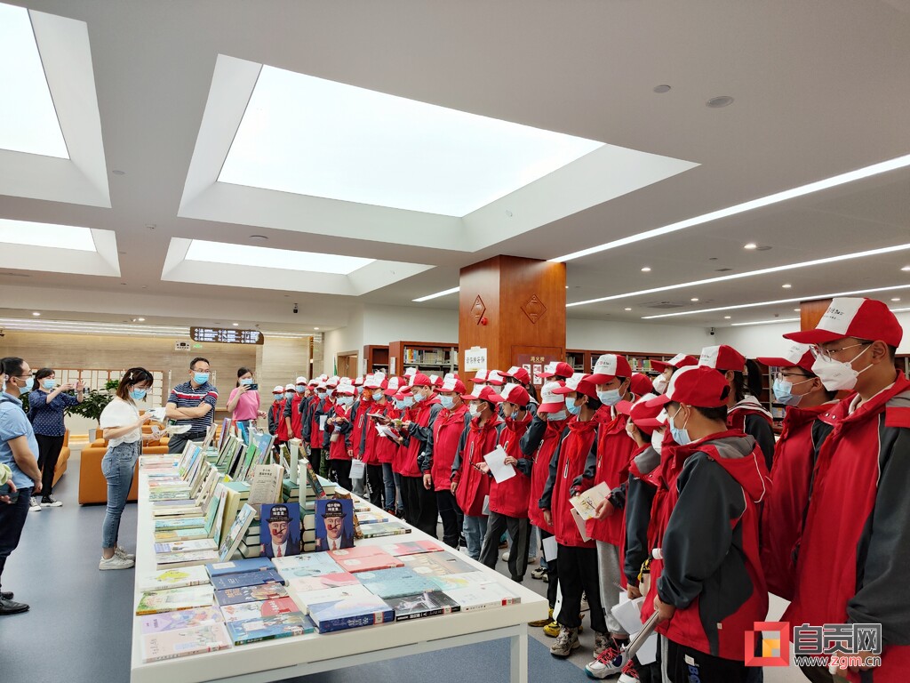 自贡公共图书馆发展变迁②：“百变”的大安区图书馆-2.jpg