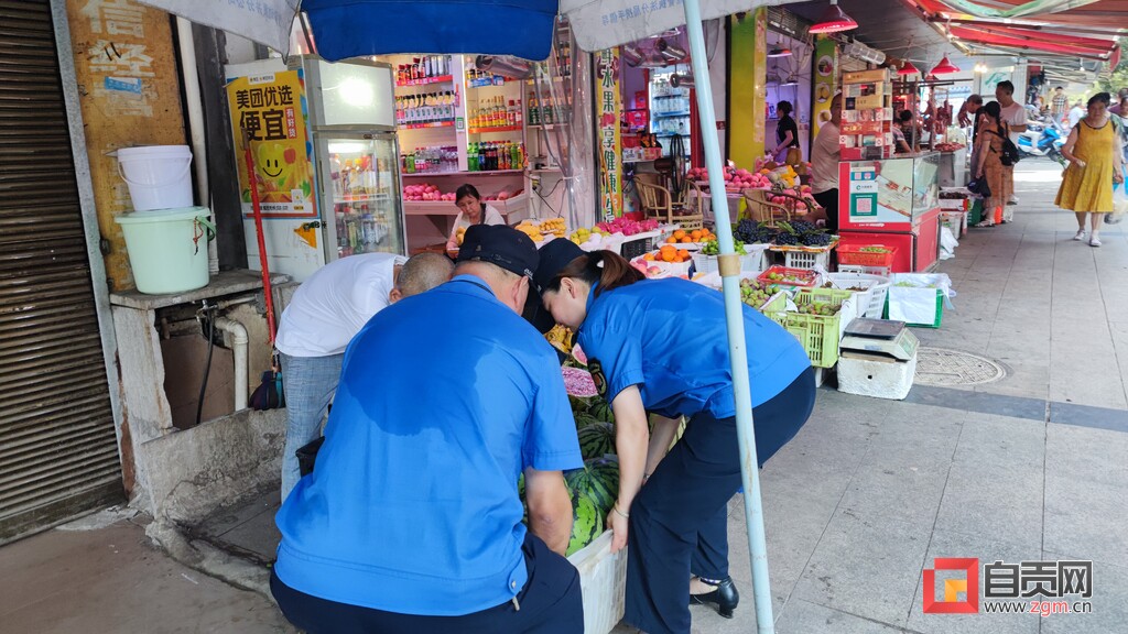【战高温 迎“烤”验】烈日下坚守岗位的城市管理工作者-3.jpg