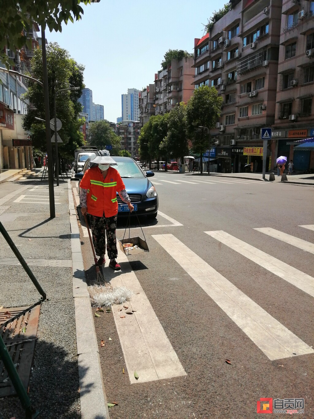 【战高温 迎“烤”验】烈日下坚守岗位的城市管理工作者-4.jpg