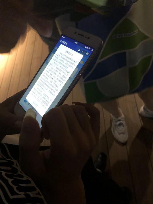“躲在卫生间的阿芬”找到工作了，滞留虹桥火车站的其他人怎么样？-4.jpg