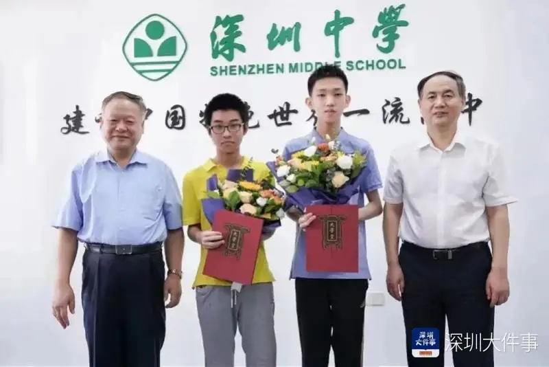 北大首封录取通知书送出-2.jpg