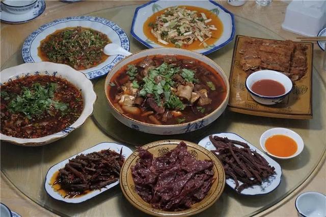 在这个川南小城市，牛肉有9种吃法？-3.jpg