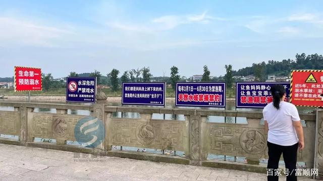 富顺沱江竟成“天然游泳池”？！安全一定要注意-4.jpg