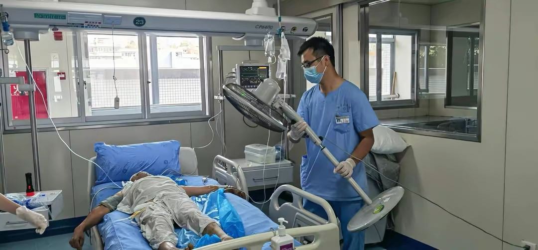 自贡收治10余例热射病人：多数病例系老人，在家不开空调-2.jpg