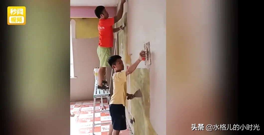 草率了！徐州一男孩不愿意写暑假作业，父母带他到工地刮腻子体验生活，娃却上瘾了-3.jpg