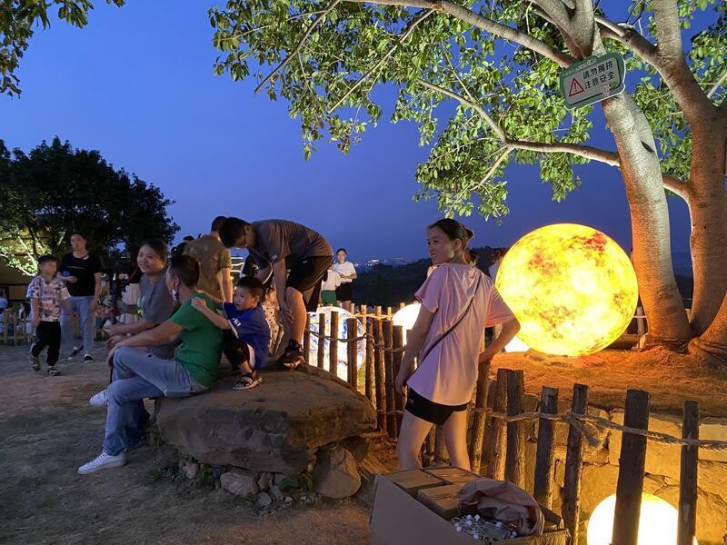 内自同城 | 观夜幕星河、住“太空舱”、赏劲歌热舞、品美味小吃、帐篷露营…快来隆昌...-3.jpeg