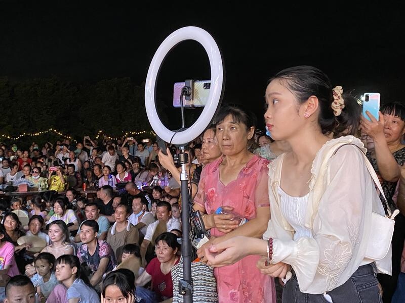 内自同城 | 观夜幕星河、住“太空舱”、赏劲歌热舞、品美味小吃、帐篷露营…快来隆昌...-5.jpeg