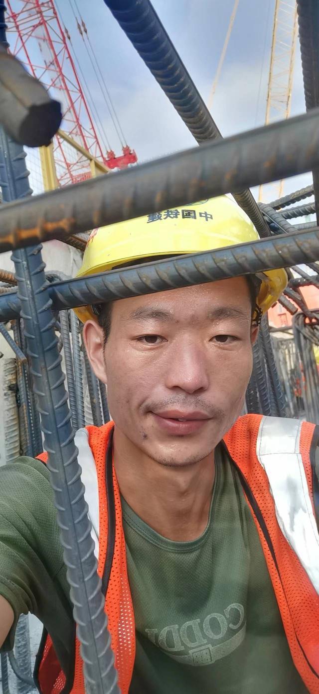90后农民工小健被网友误认为是60后，不要嘲笑一个努力的人-2.jpg