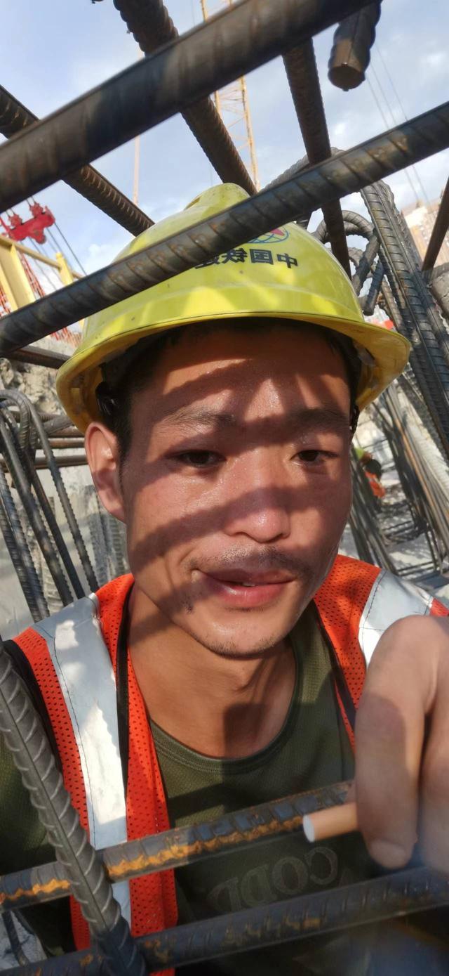 90后农民工小健被网友误认为是60后，不要嘲笑一个努力的人-3.jpg