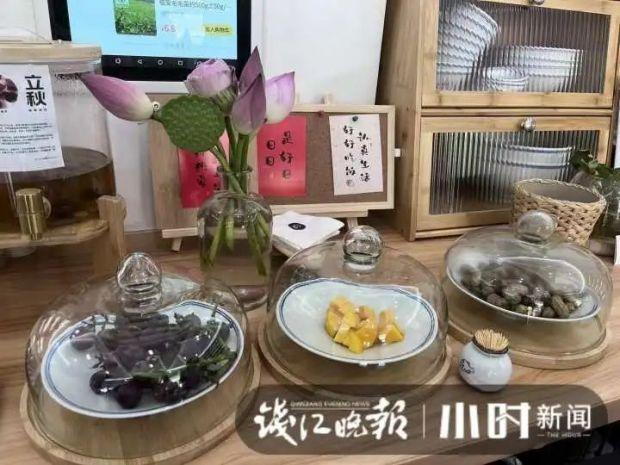 杭州一社区20天吃掉1万斤西瓜 “吃瓜群众”第一名：20多天买了40多个-7.jpg