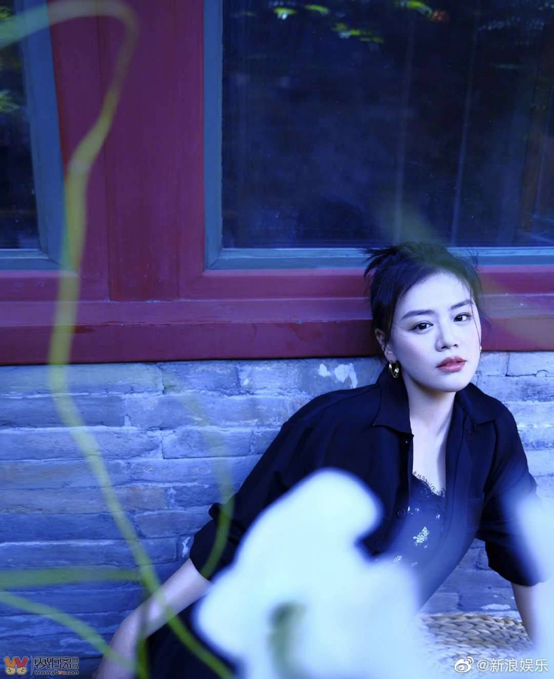 知名女星马思纯开车逆行，还向车窗外扔垃圾，被北京交警通报！-2.jpg
