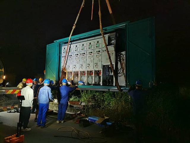 4个小时全力抢修 四川自贡燊海森林3000多名居民终于用上空调-2.jpg