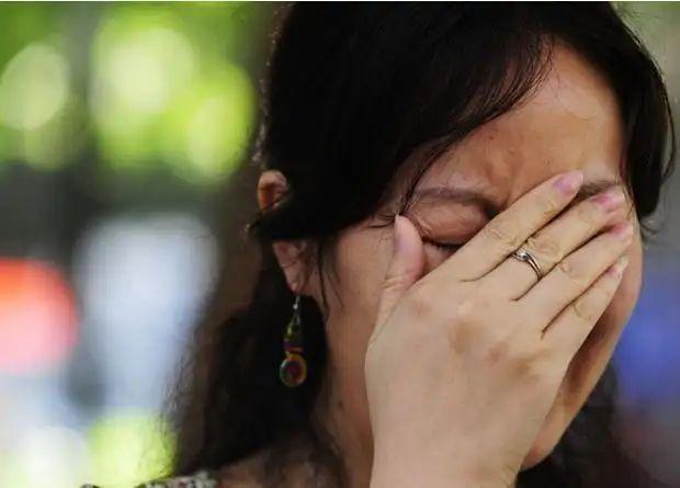女孩怒斥酒驾母亲：“不要影响我以后考大学！”-1.jpg