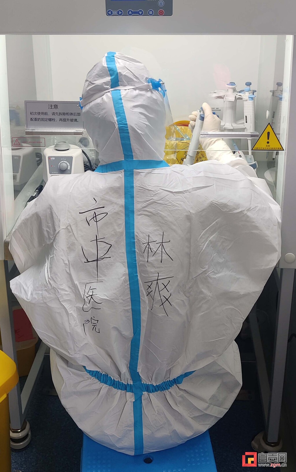 致敬！与疫情赛跑的自贡“守舱人”-2.jpg