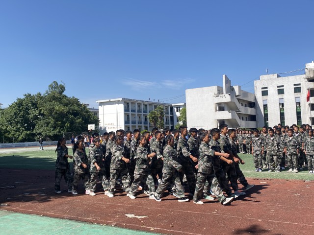 自贡市旅游职业高级中学高考部 军训汇演暨2021—2022学年度“三桐奖学金”发放仪式-6.jpg