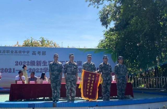 自贡市旅游职业高级中学高考部 军训汇演暨2021—2022学年度“三桐奖学金”发放仪式-12.jpg