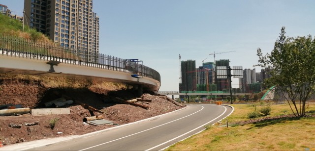 自贡最大人行天桥已基本建成！-3.jpg