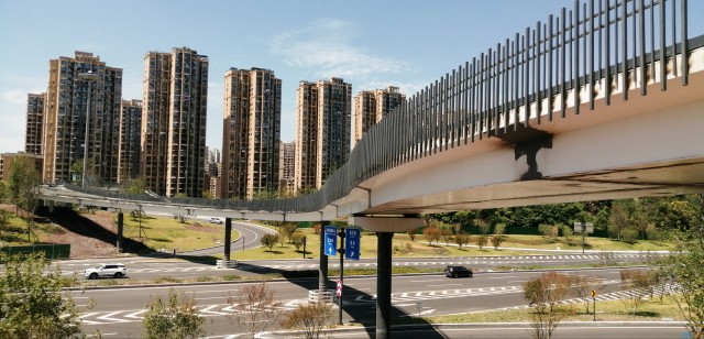 自贡最大人行天桥已基本建成！-1.jpg