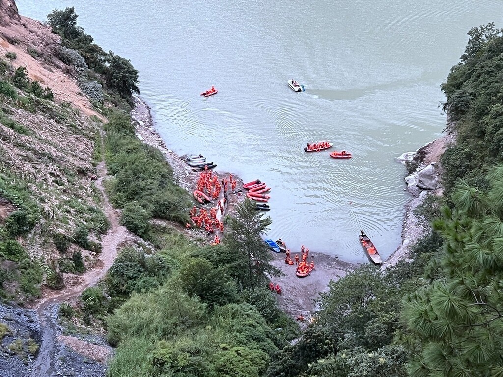 滚动更新丨“9·5”泸定地震已造成88人遇难-10.jpg