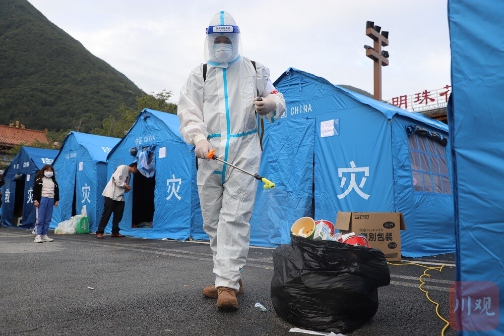 滚动更新丨“9·5”泸定地震已造成88人遇难-21.jpg