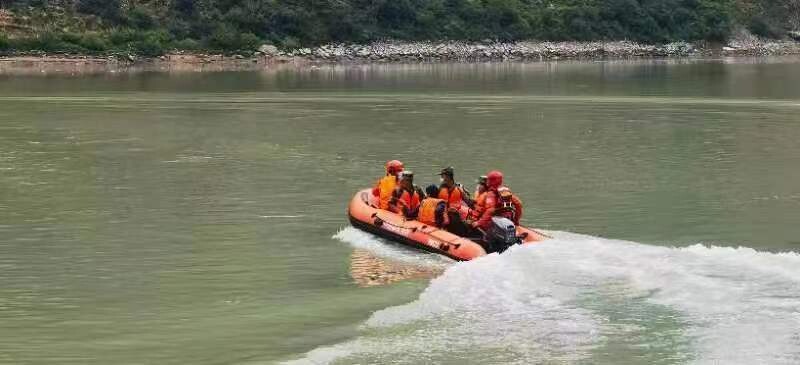 滚动更新丨“9·5”泸定地震已造成88人遇难-28.jpg