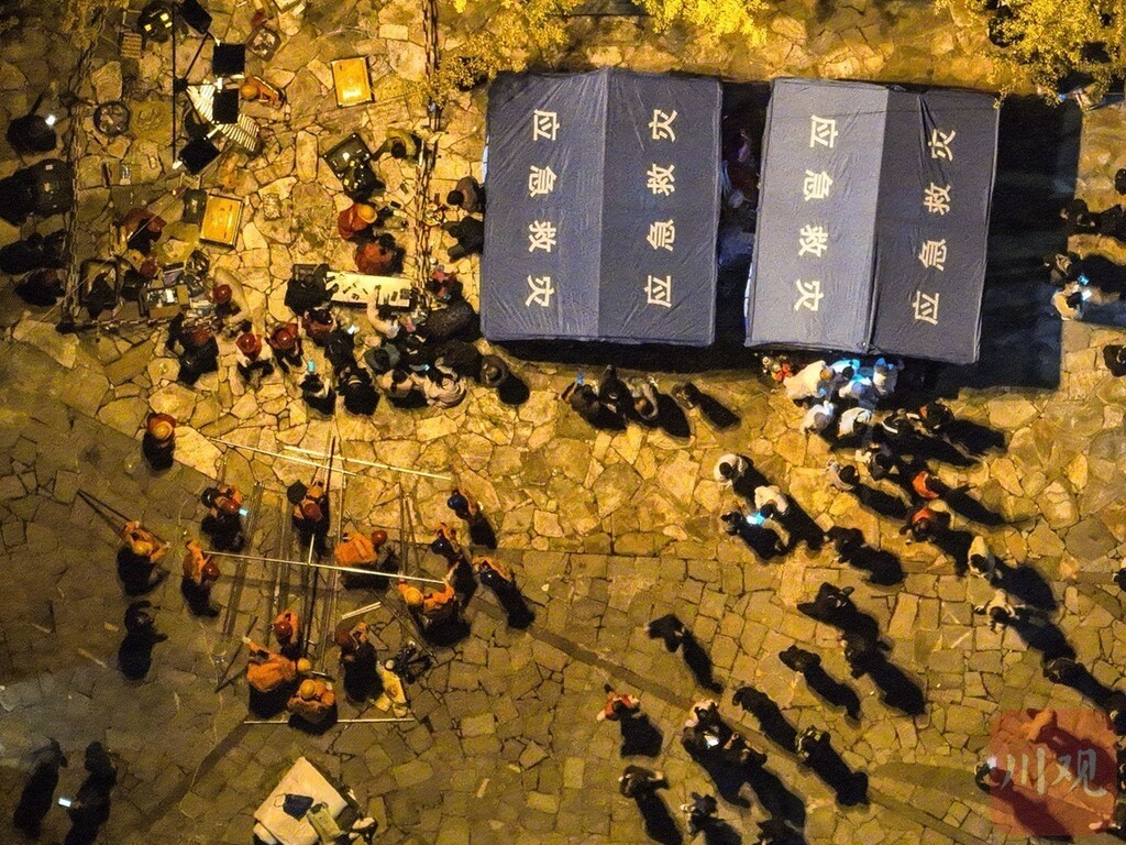 滚动更新丨“9·5”泸定地震已造成88人遇难-32.jpg