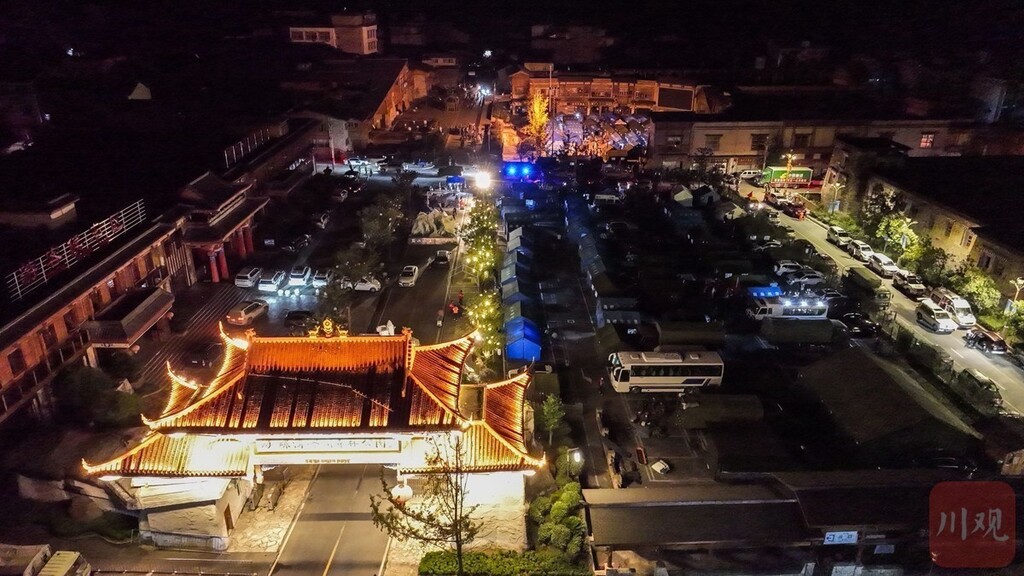 滚动更新丨“9·5”泸定地震已造成88人遇难-33.jpg
