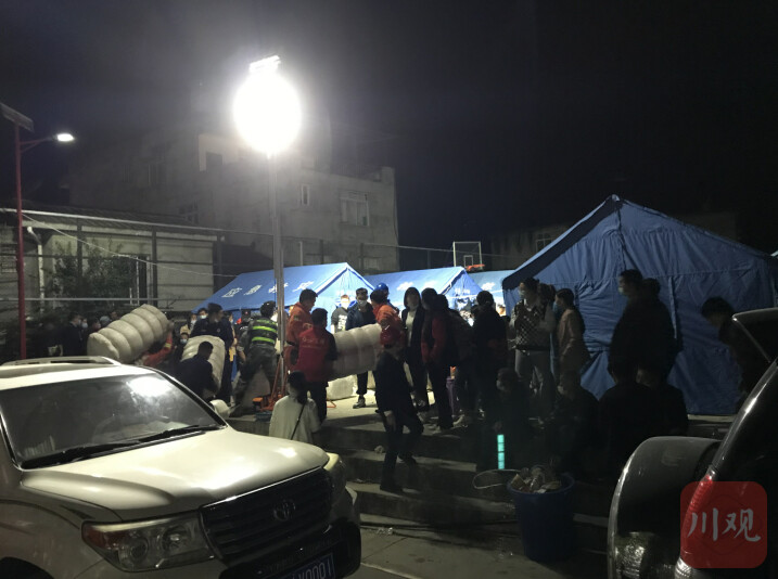 滚动更新丨“9·5”泸定地震已造成88人遇难-30.jpg