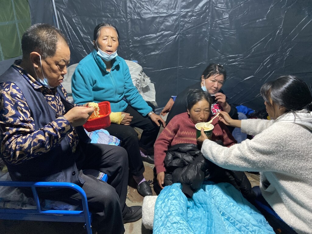 滚动更新丨“9·5”泸定地震已造成88人遇难-41.jpg