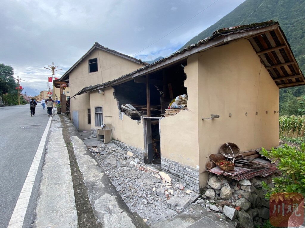 滚动更新丨“9·5”泸定地震已造成88人遇难-52.jpg
