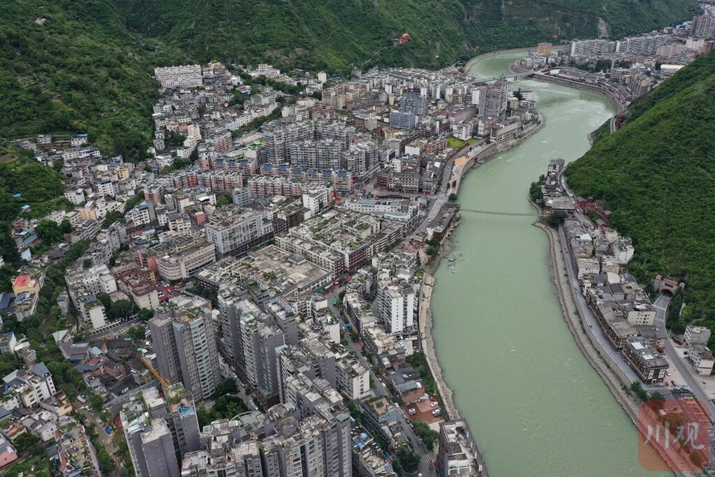 滚动更新丨“9·5”泸定地震已造成88人遇难-62.jpg