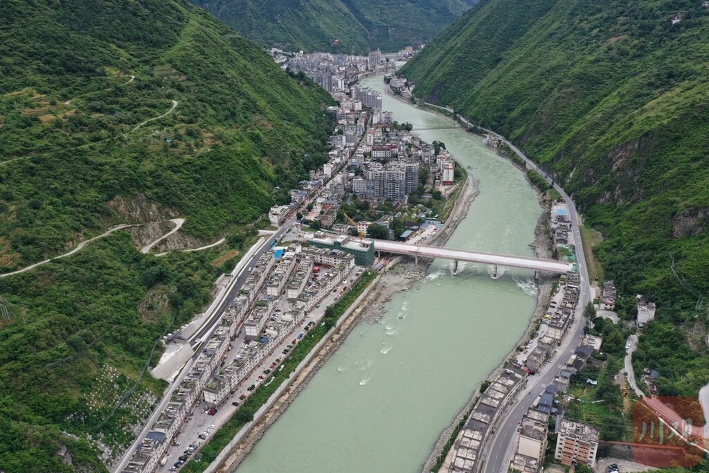 滚动更新丨“9·5”泸定地震已造成88人遇难-63.jpg