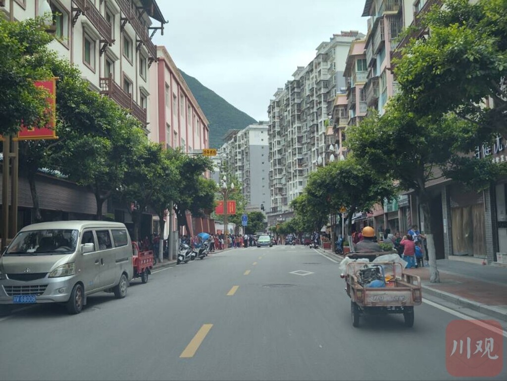 滚动更新丨“9·5”泸定地震已造成88人遇难-64.jpg