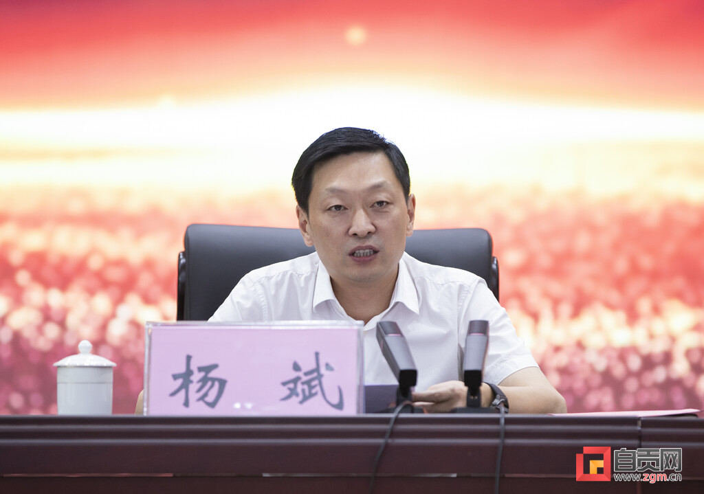 富顺县召开庆祝第38个教师节暨建设四川教育强县推进会-2.jpg