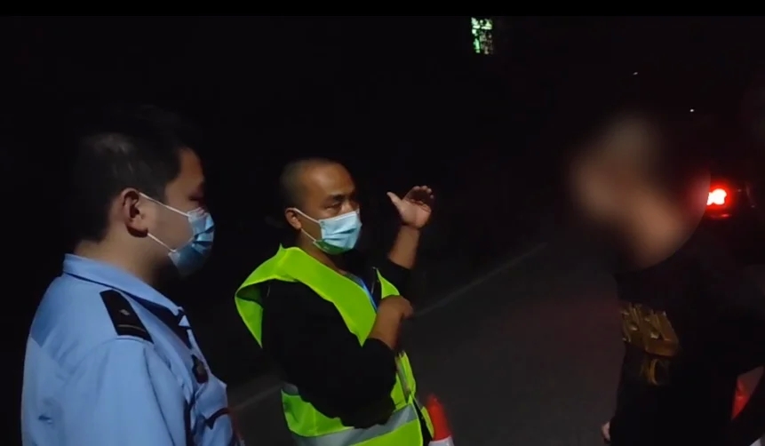 四川内江警方：水果店老板静默期间“擅自营业” 被行政处罚-9.png