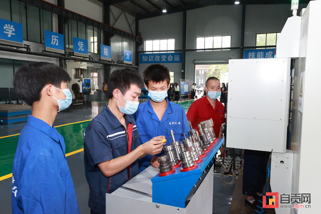 推动职业教育产教融合 为自贡建设工业强市储备人才-3.jpg