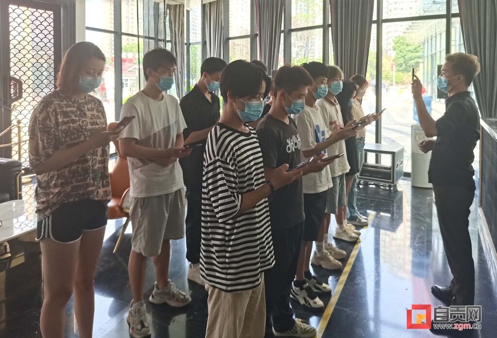 自贡疫情防控曝光台 | 记者回访：立行立改！CD量贩KTV这样整改……-2.jpg