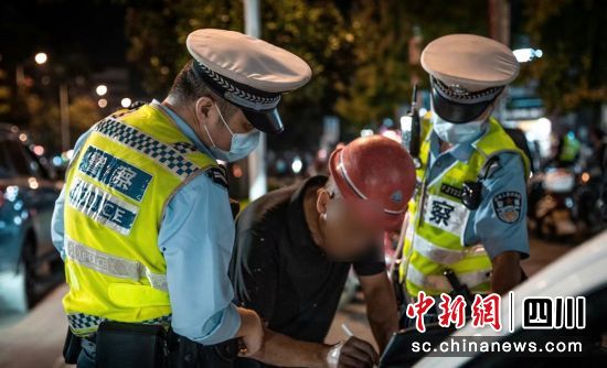 自贡警方集中统一行动：破获刑案17件 抓获36人-4.jpg