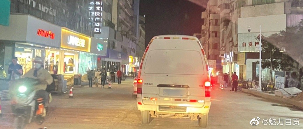 自贡五星街恢复双向通行-1.jpg