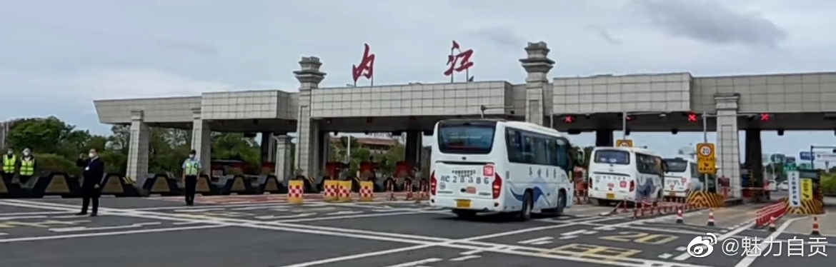 内江市欢送成都自贡援内转运车队返程！-1.jpg