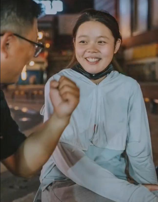 21岁单亲妈妈让全网心疼！丈夫去世，婆婆拿赔偿金后赶她出门？当地妇联回应-1.jpg