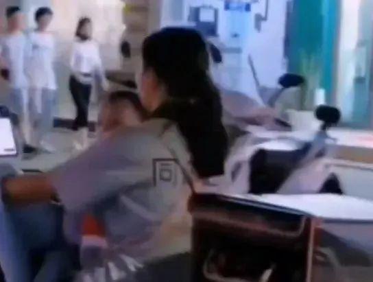 21岁单亲妈妈让全网心疼！丈夫去世，婆婆拿赔偿金后赶她出门？当地妇联回应-5.jpg