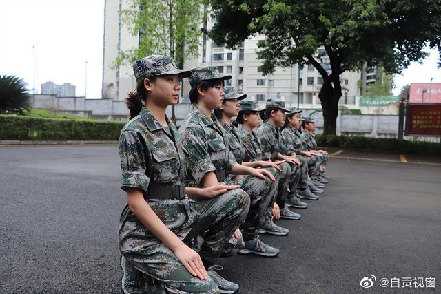 自贡抓实准女兵役前教育工作-3.jpg